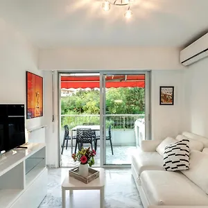  Appartement 2 Pièces Au Calme Proche Martinez Avec Parking Privé
